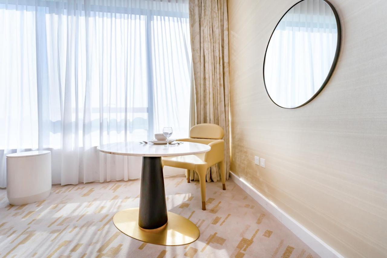Fam Living - Palm Tower - Palm Jumeirah - Panoramic