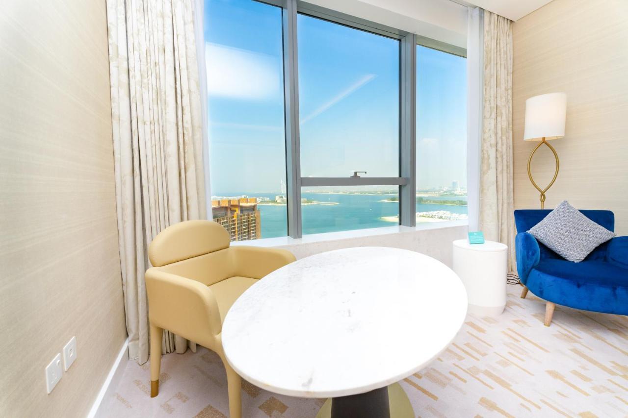 Fam Living - Palm Tower - Palm Jumeirah - Panoramic Dubai