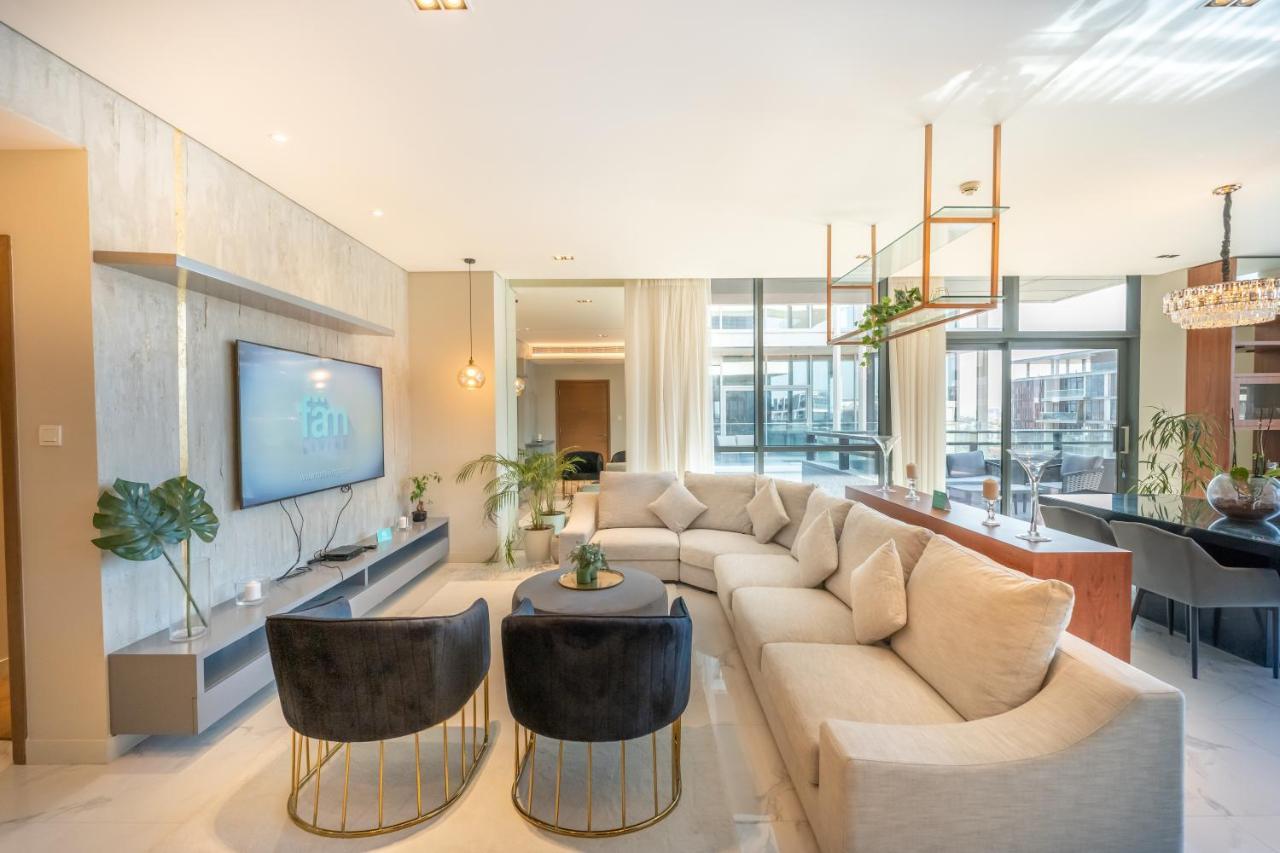 Fam Living - Walk - Luxe Interiors Apartment