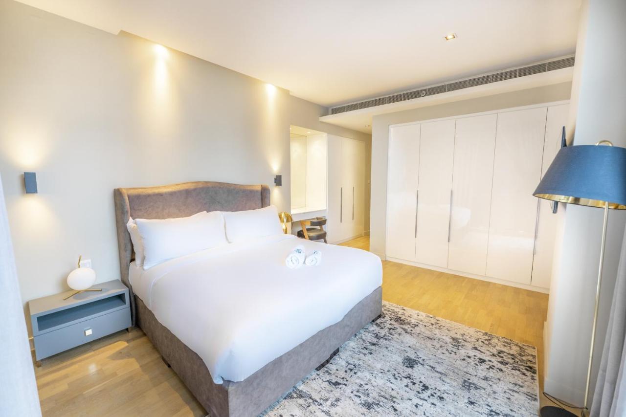 Fam Living - Walk - Luxe Interiors Apartment Dubai