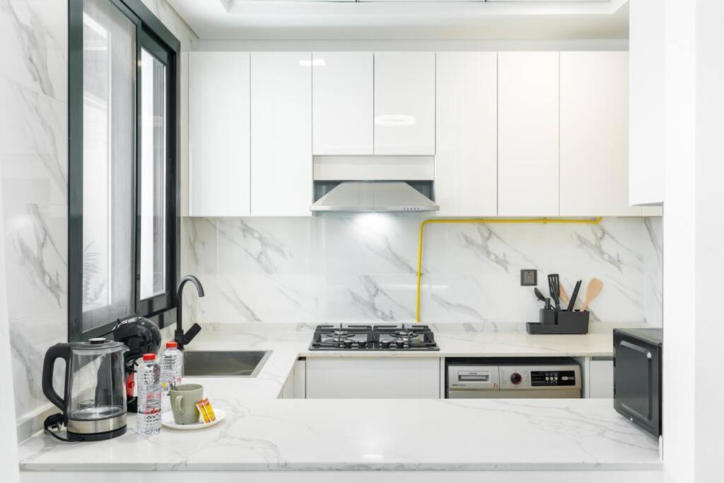 Unique Apt With Private Jacuzzi In