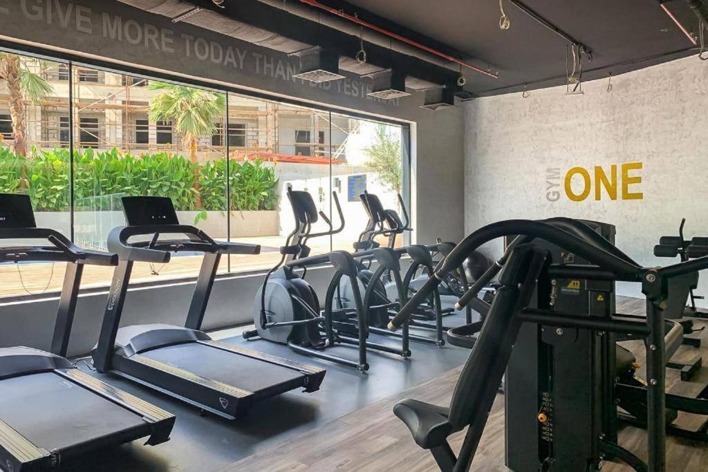 Unique Apt With Private Jacuzzi In Dubai