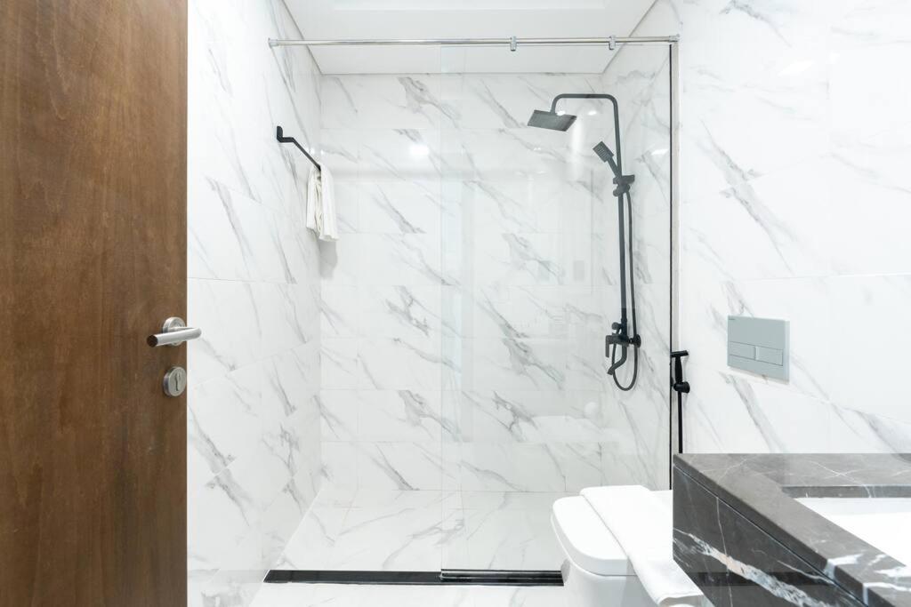Unique Apt With Private Jacuzzi In *