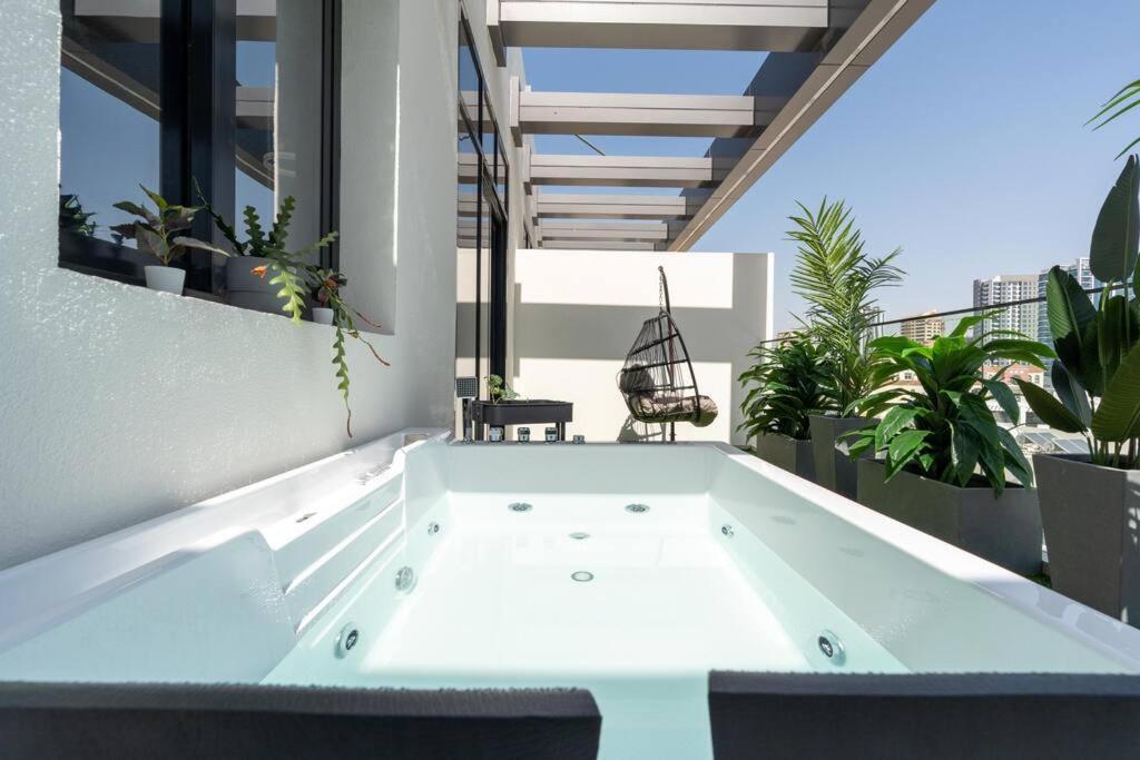 Unique Apt With Private Jacuzzi In *
