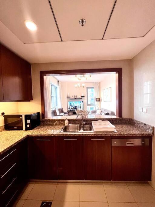 In Downtown Dubai, 3min Walk To Burj Khalifa & Mall Apartment Dubai