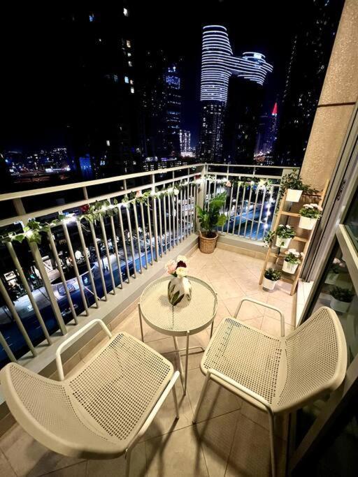 In Downtown Dubai, 3min Walk To Burj Khalifa & Mall Apartment