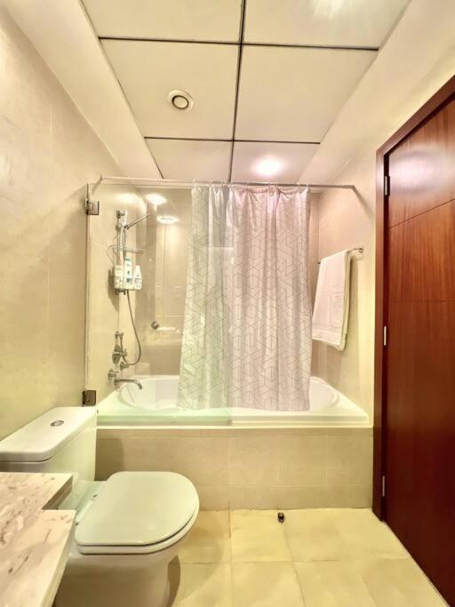 In Downtown Dubai, 3min Walk To Burj Khalifa & Mall Apartment