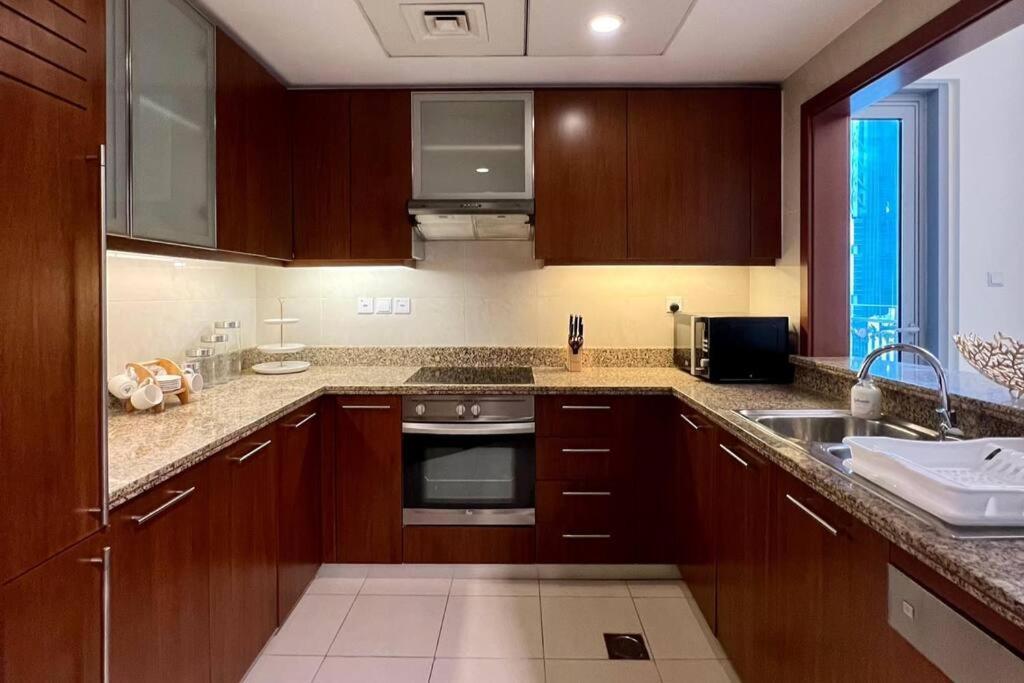 In Downtown Dubai, 3min Walk To Burj Khalifa & Mall Apartment