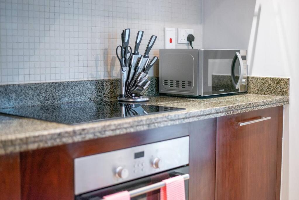 Huge And Nice In Marina! Apartment *