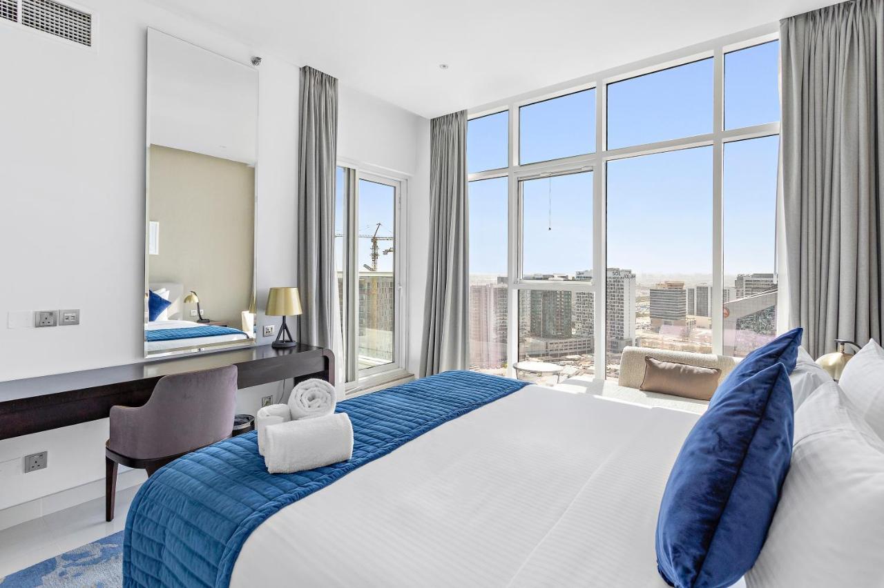 Elegant 1br - Spacious & Luxury - Canal View * Dubai