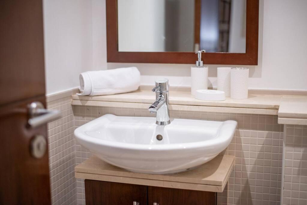 Huge And Nice In Marina! Apartment Dubai
