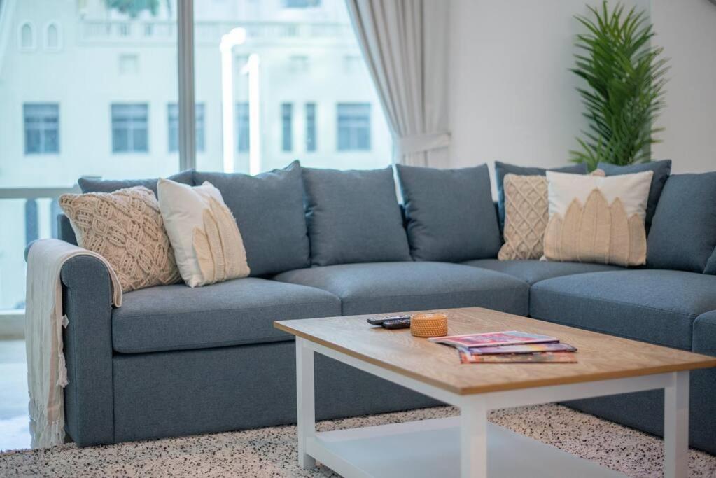 Huge And Nice In Marina! Apartment