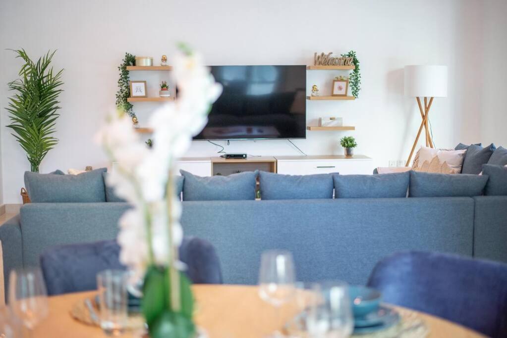 Apartment Huge And Nice In Marina!