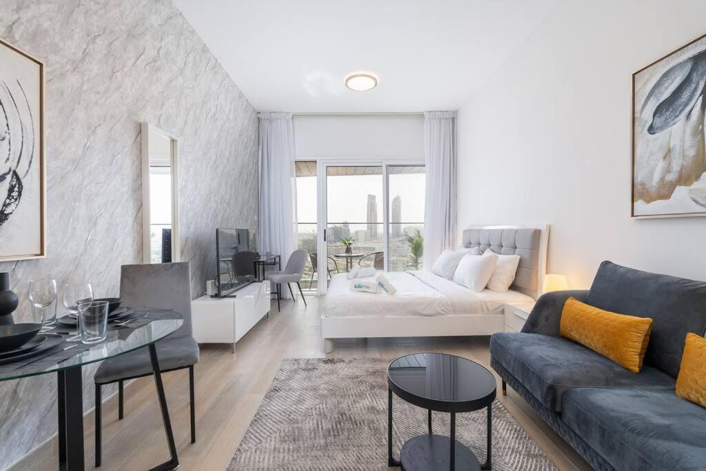Classy In Bloom Heights In Jvc Apartment *