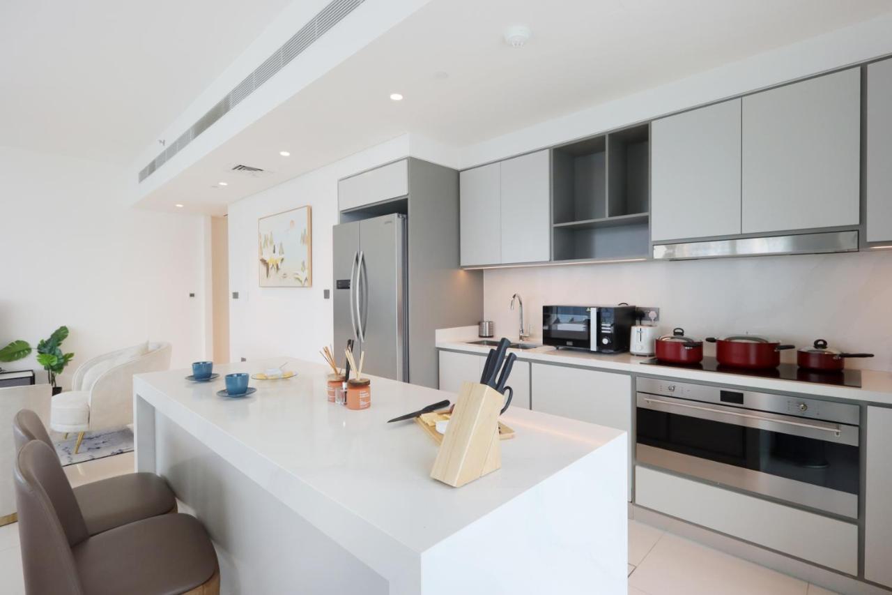 Livbnb - Lush 3 Bedroom With Marina And City Skyline Views Dubai