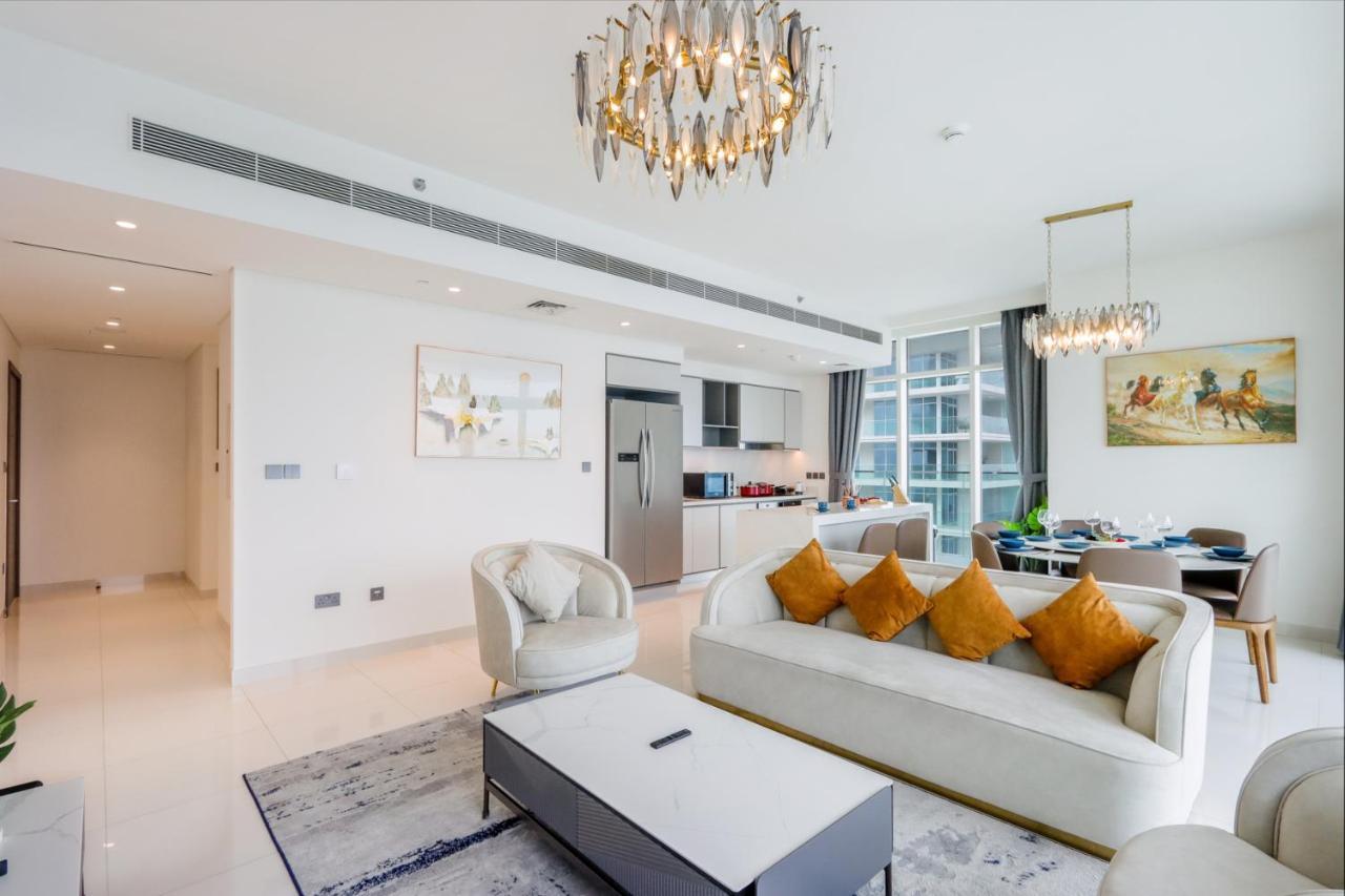Livbnb - Lush 3 Bedroom With Marina And City Skyline Views *