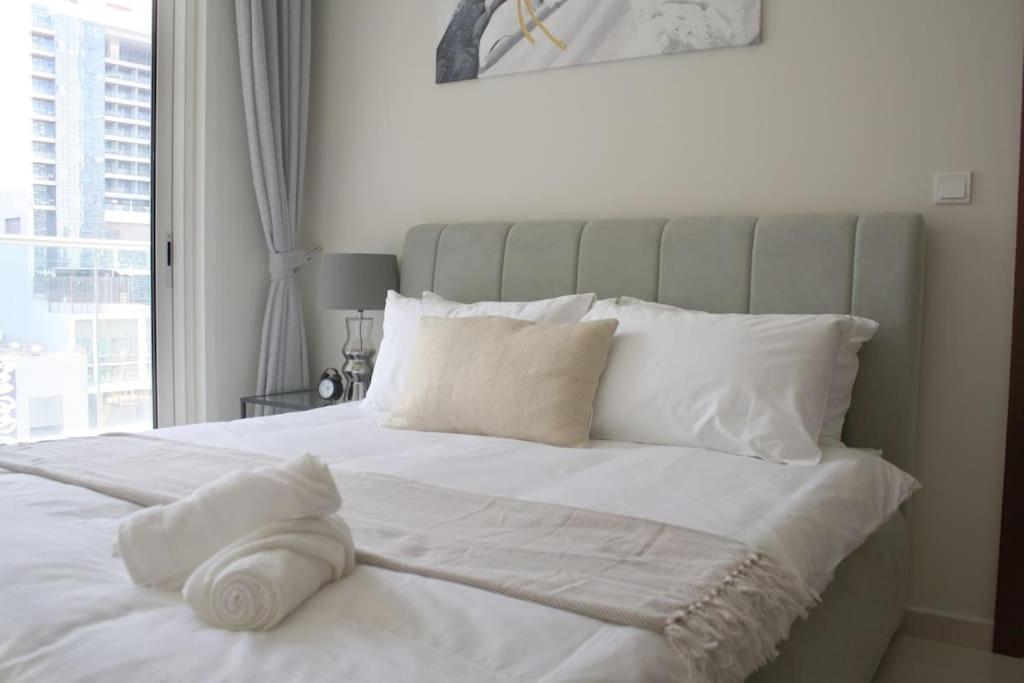 Vera Residences By Damac I 1br Luxury Apartment *