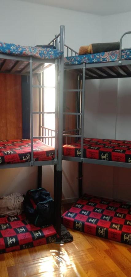 Bed Space For Weekly With Other Guests Guest house Dubai