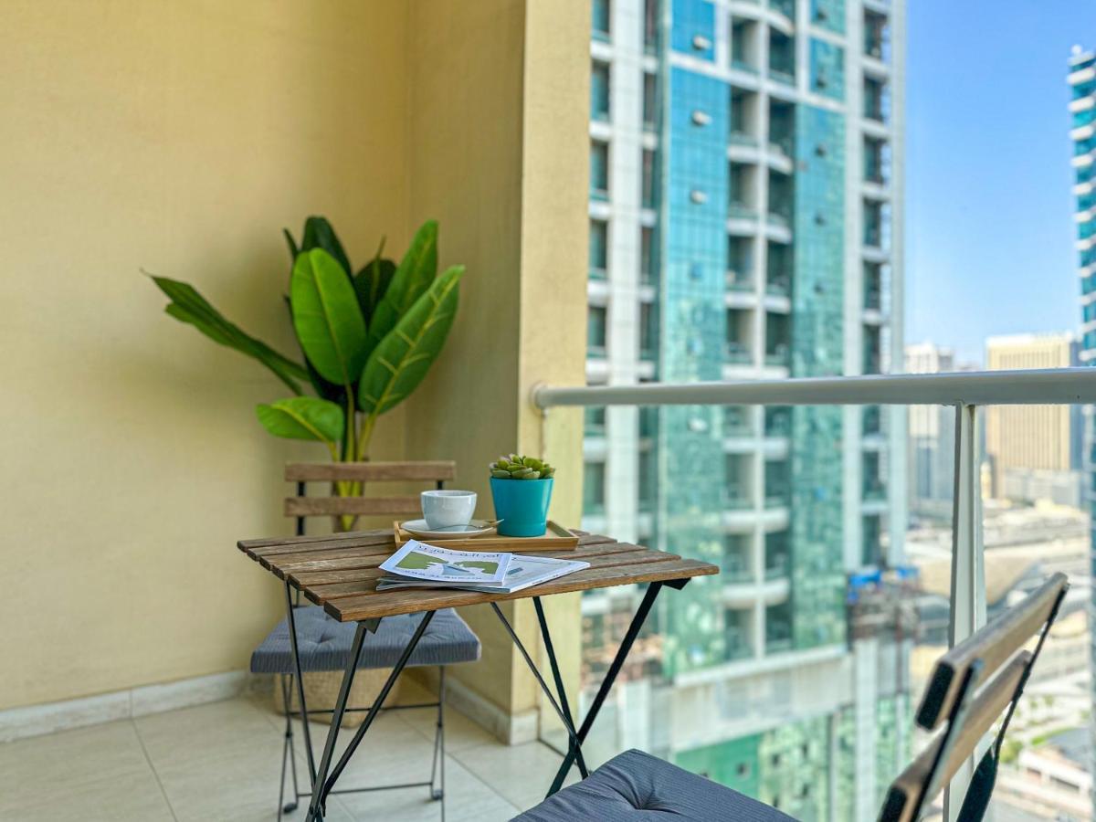 Higuests - Lake-view Studio In Vibrant Area In Jlt * Dubai