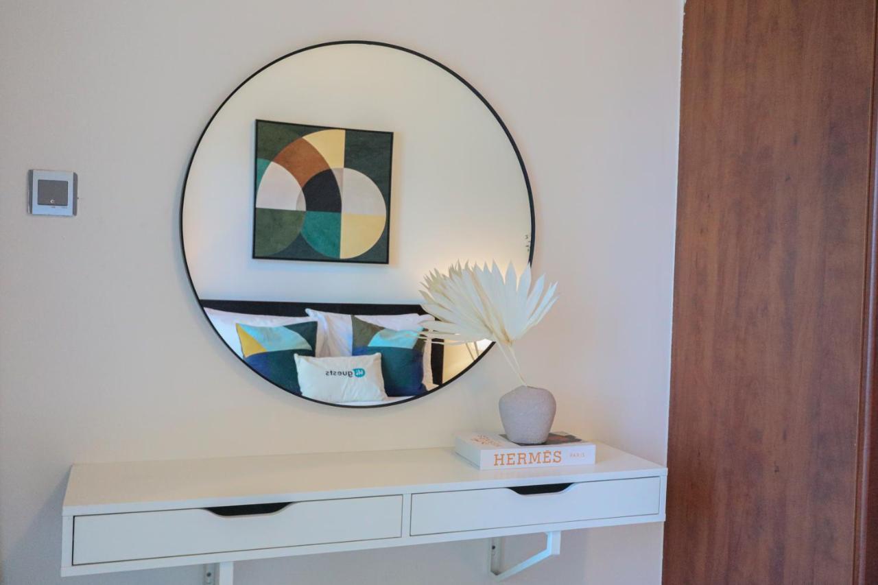 Higuests - Lake-view Studio In Vibrant Area In Jlt * Dubai