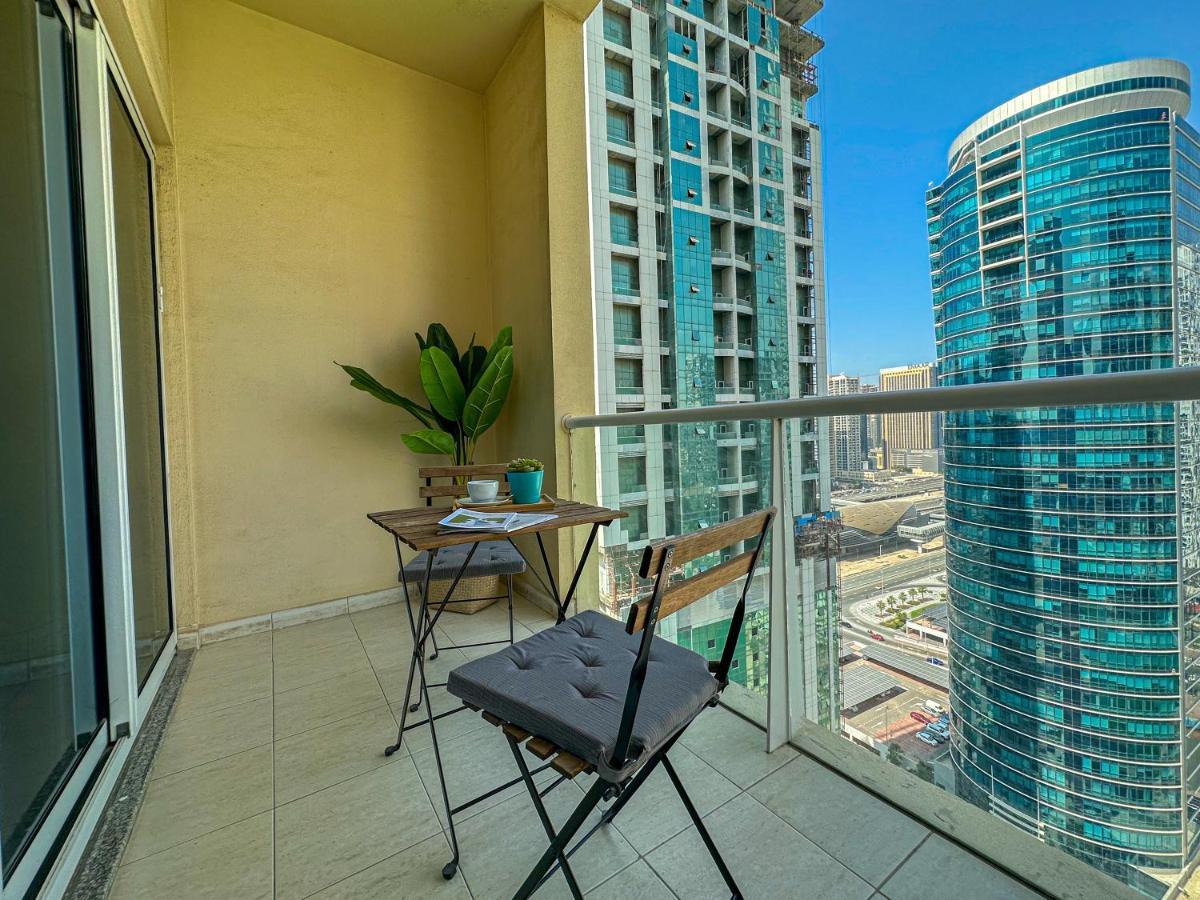 Higuests - Lake-view Studio In Vibrant Area In Jlt *