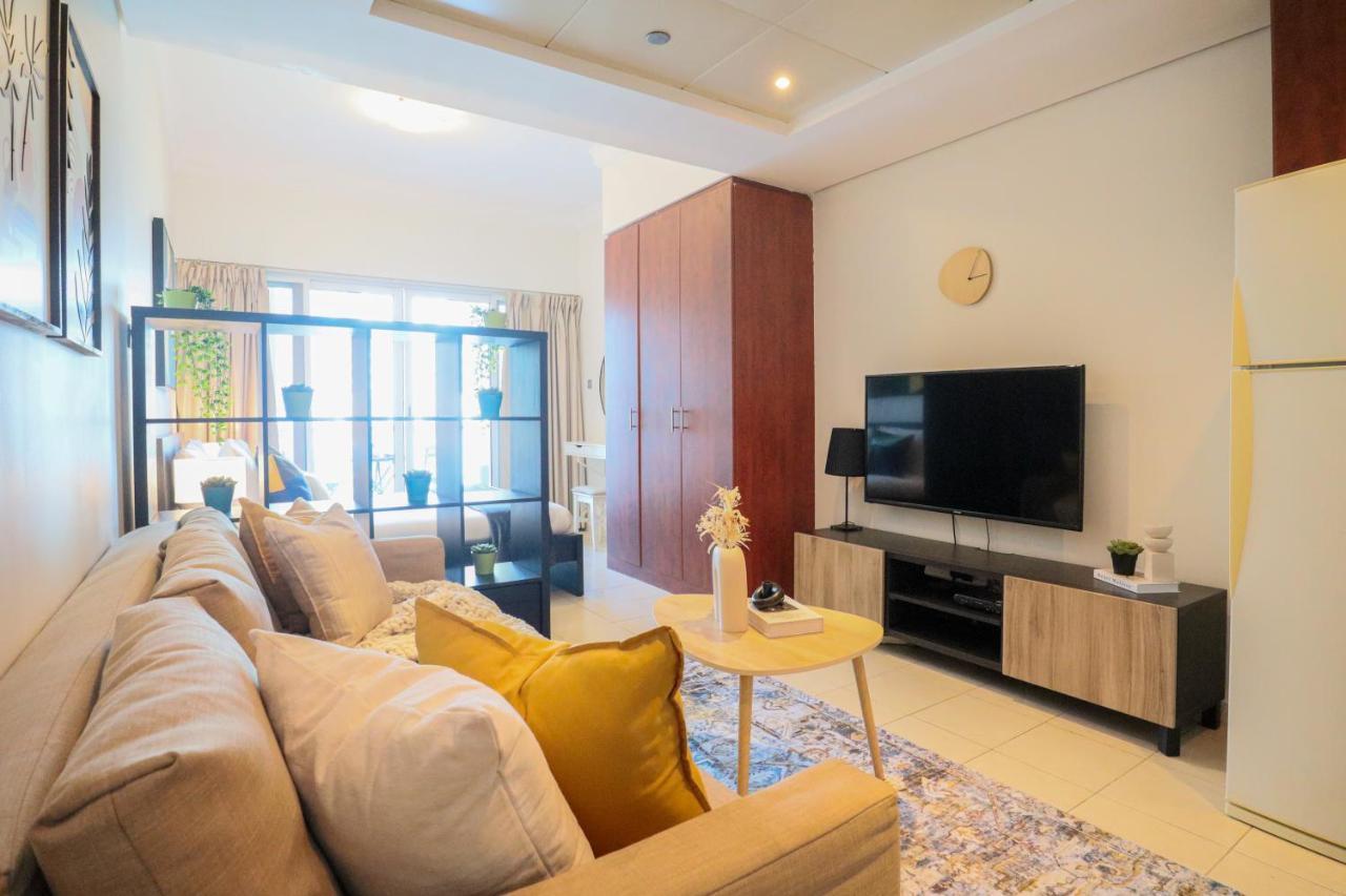 Higuests - Lake-view Studio In Vibrant Area In Jlt Apartment *
