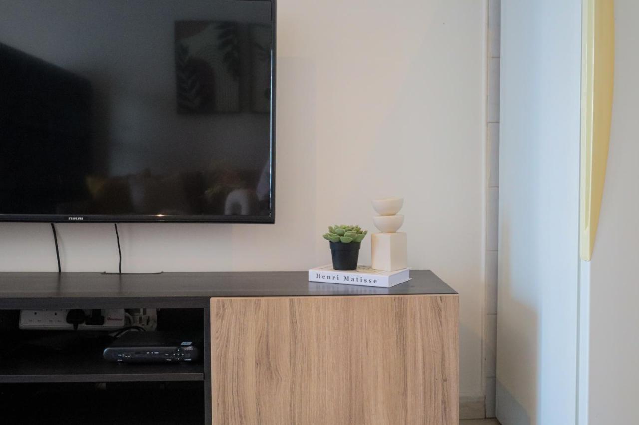 Apartment Higuests - Lake-view Studio In Vibrant Area In Jlt