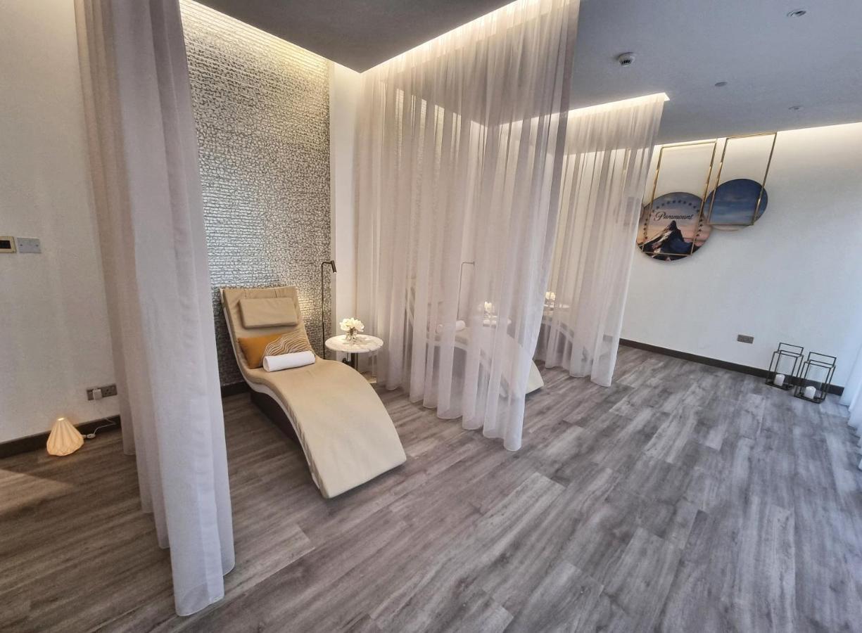 Downtown's Highest Pool & Full 5-star Luxury With Gym, And Restaurants *