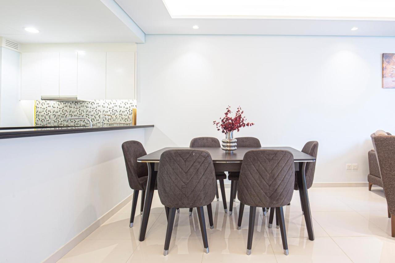 Downtown's Highest Pool & Full 5-star Luxury With Gym, And Restaurants *