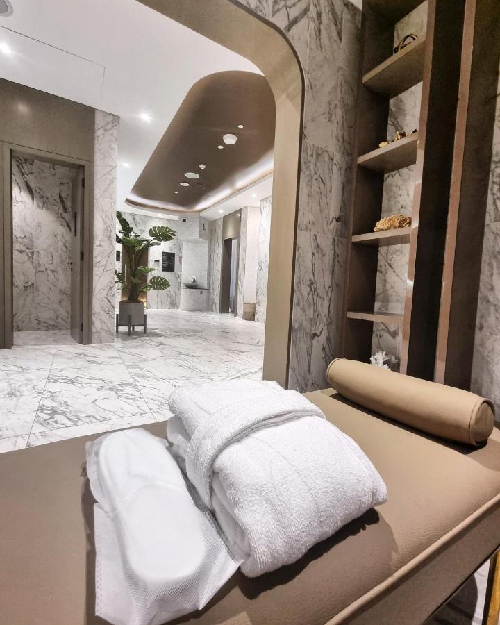 Downtown's Highest Pool & Full 5-star Luxury With Gym, And Restaurants Apartment