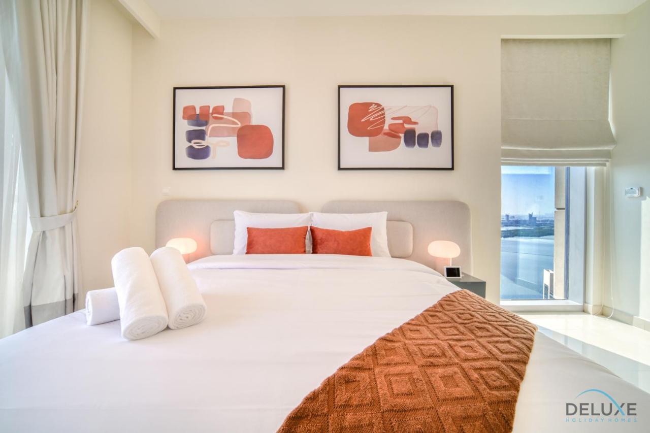 Elegant 3br With Assistant At Harbour Views Tower 1 By Deluxe Homes Apartment