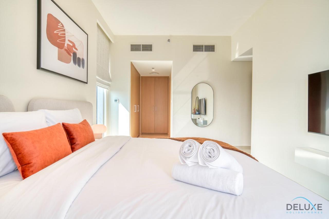 Elegant 3br With Assistant At Harbour Views Tower 1 By Deluxe Homes Apartment