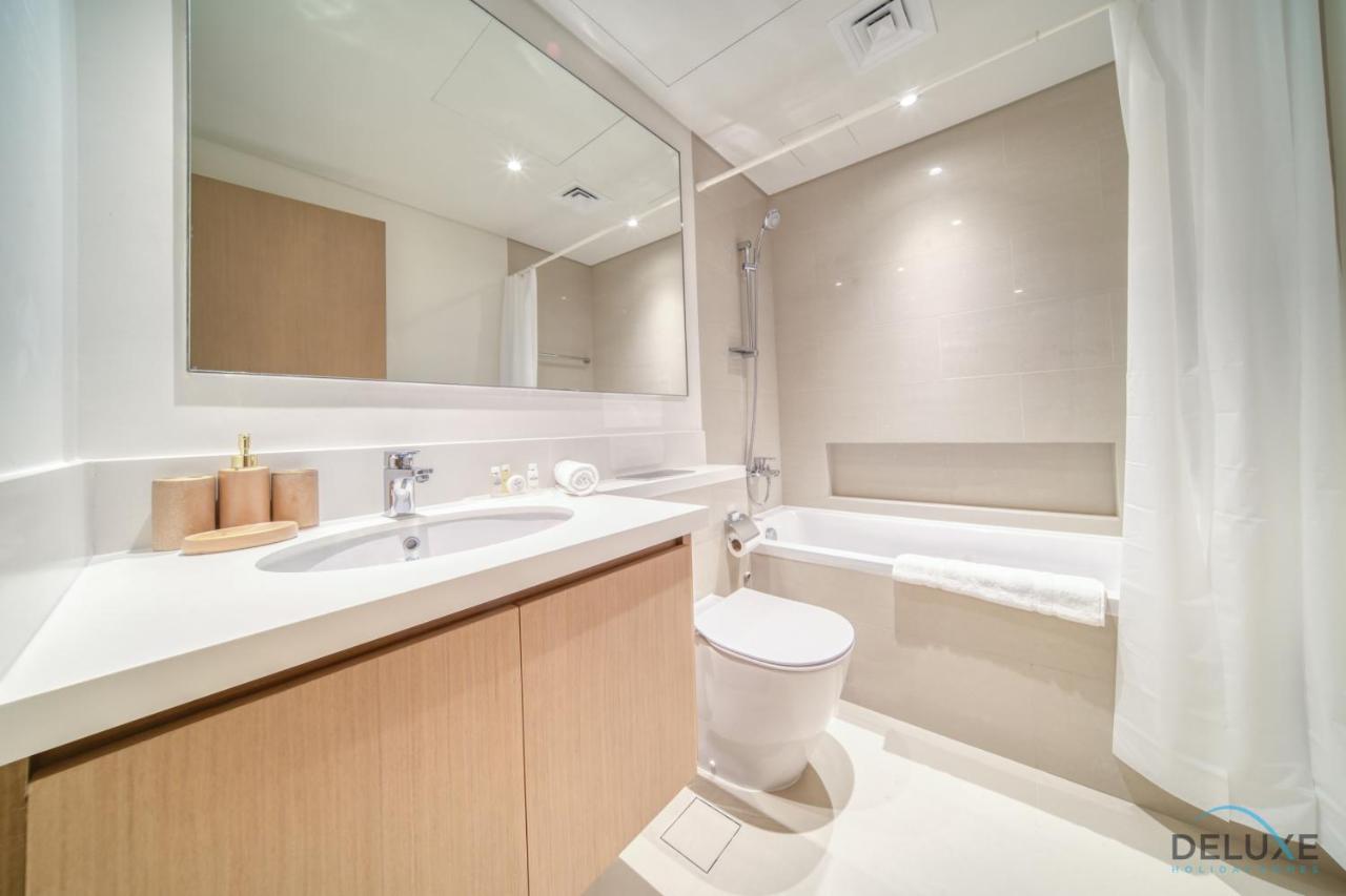 Elegant 3br With Assistant At Harbour Views Tower 1 By Deluxe Homes Dubai