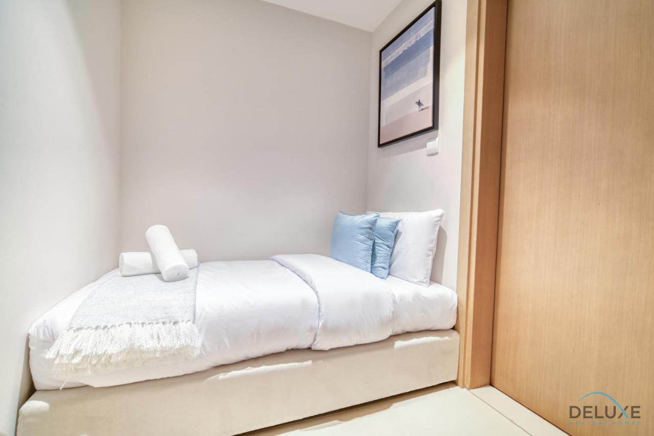 Elegant 3br With Assistant At Harbour Views Tower 1 By Deluxe Homes * Dubai