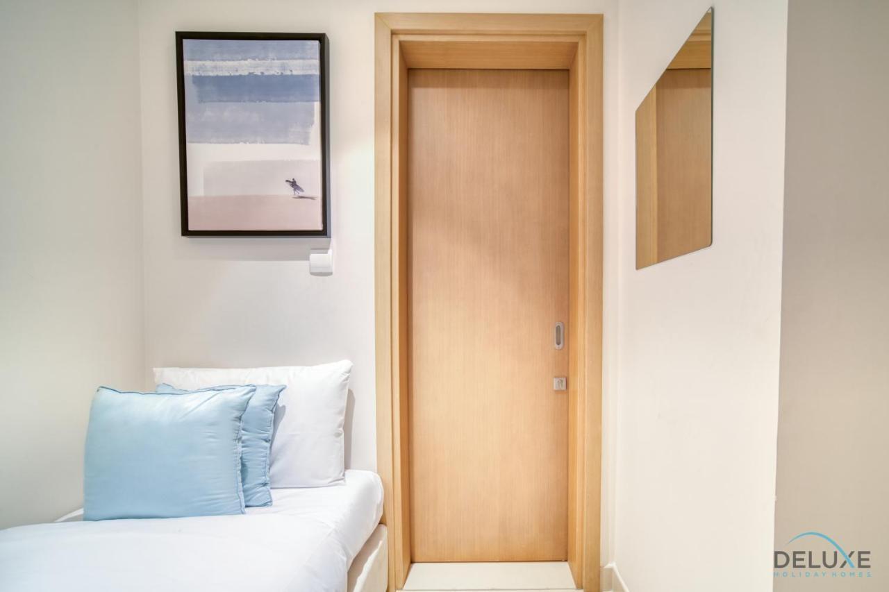 Elegant 3br With Assistant At Harbour Views Tower 1 By Deluxe Homes