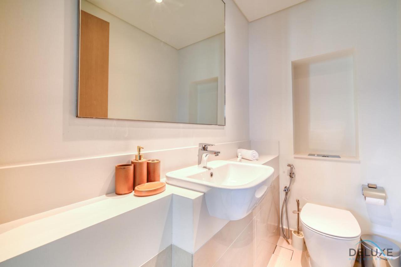 Elegant 3br With Assistant At Harbour Views Tower 1 By Deluxe Homes * Dubai