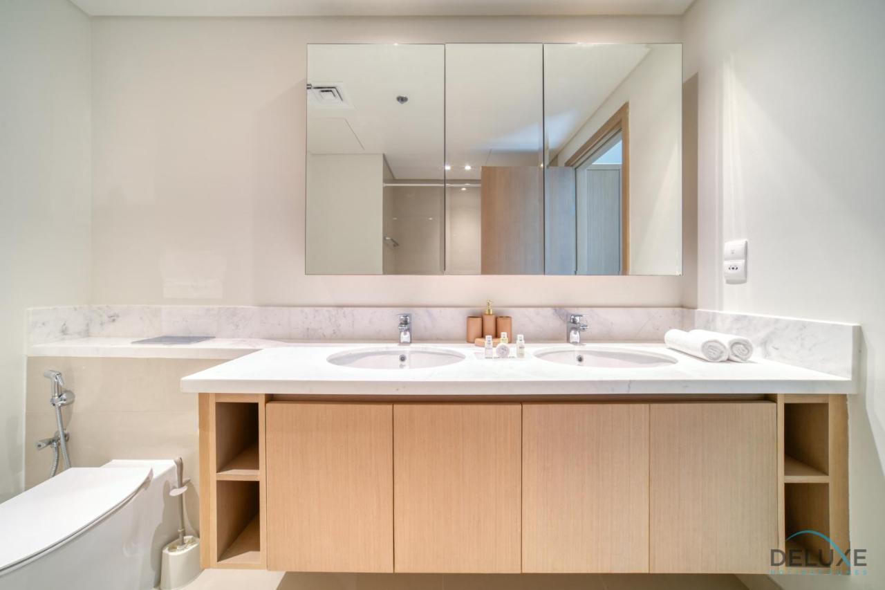 Elegant 3br With Assistant At Harbour Views Tower 1 By Deluxe Homes *