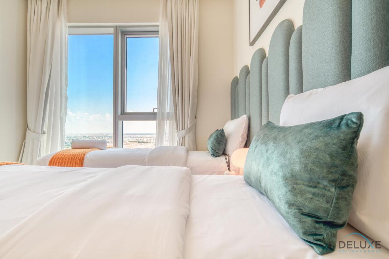 Elegant 3br With Assistant At Harbour Views Tower 1 By Deluxe Homes