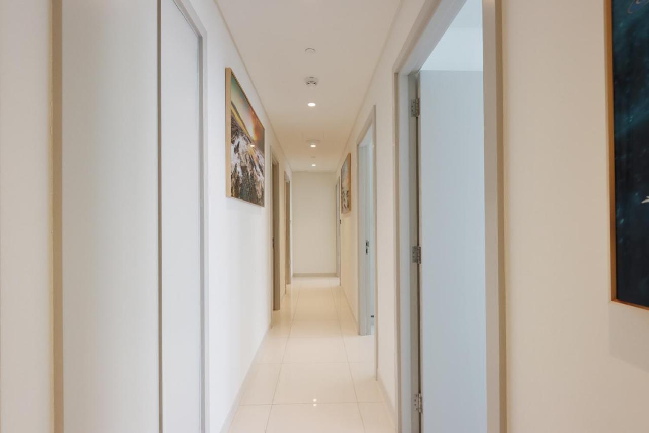 Livbnb - Lush 3 Bedroom With Marina And City Skyline Views *