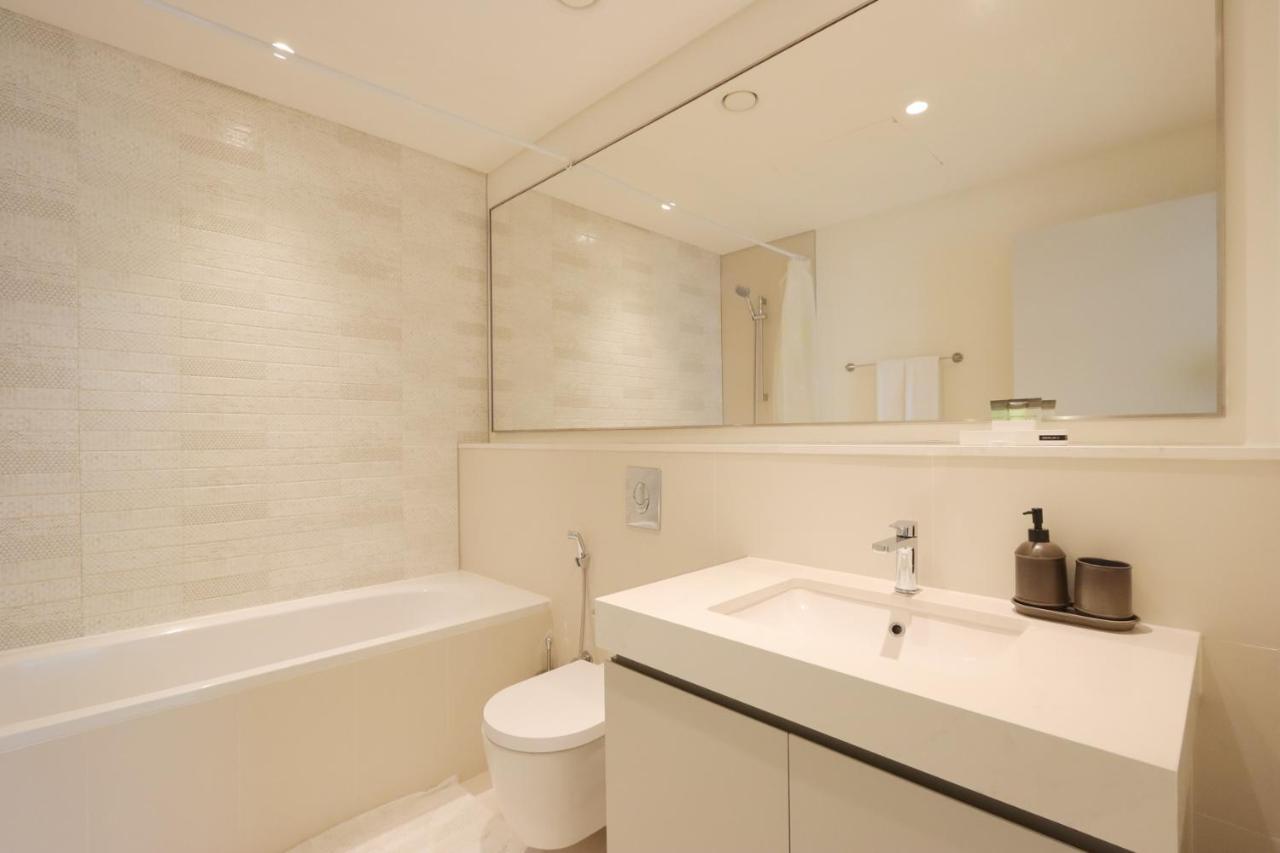 Livbnb - Lush 3 Bedroom With Marina And City Skyline Views