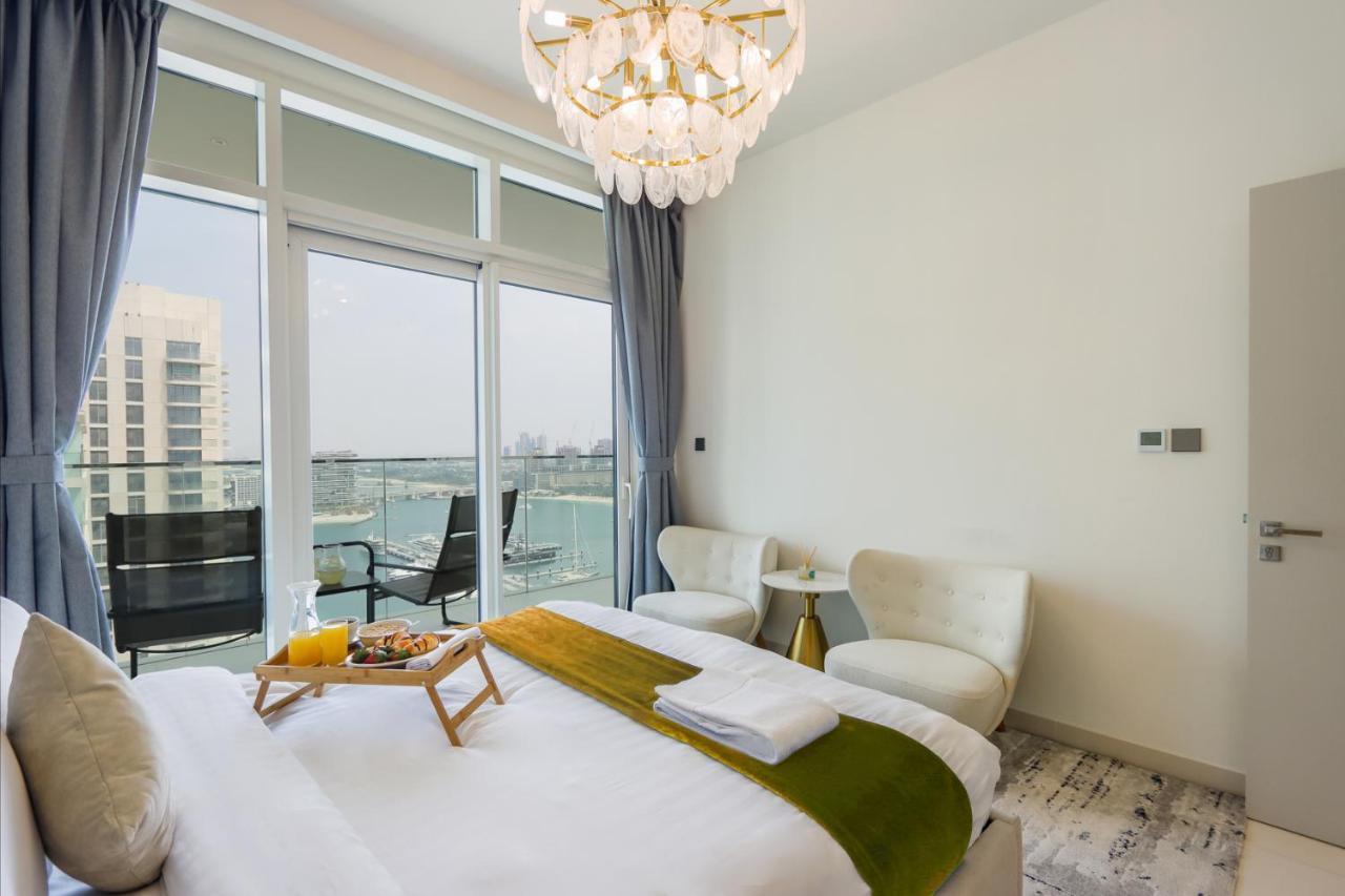 Livbnb - Lush 3 Bedroom With Marina And City Skyline Views Apartment