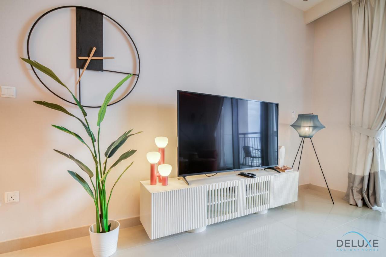 Classic 1br At Harbour Views Tower 1 By Deluxe Homes Apartment
