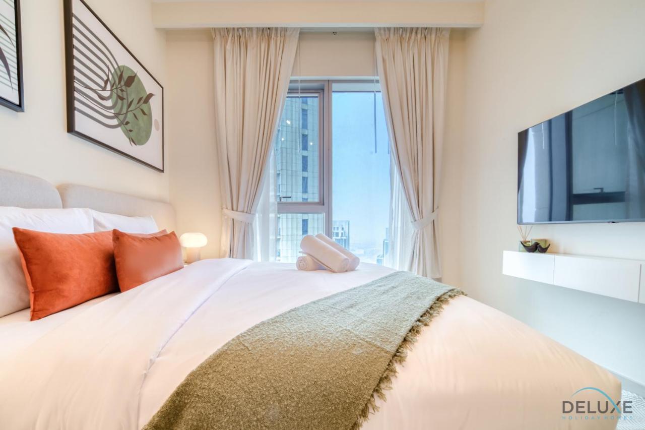 Classic 1br At Harbour Views Tower 1 By Deluxe Homes