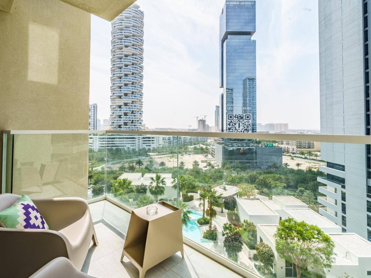 Luxury With Pool View In Vibrant Community