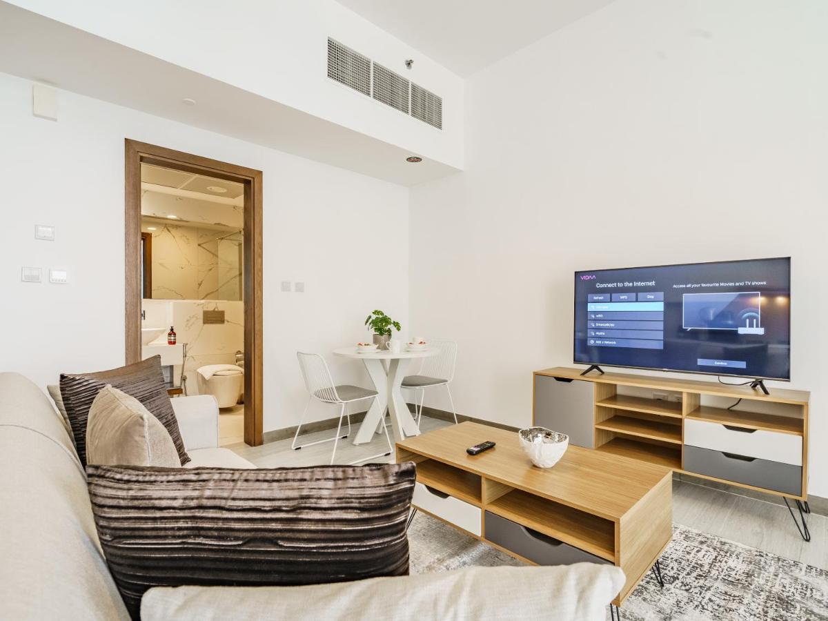 Apartment Luxury With Pool View In Vibrant Community