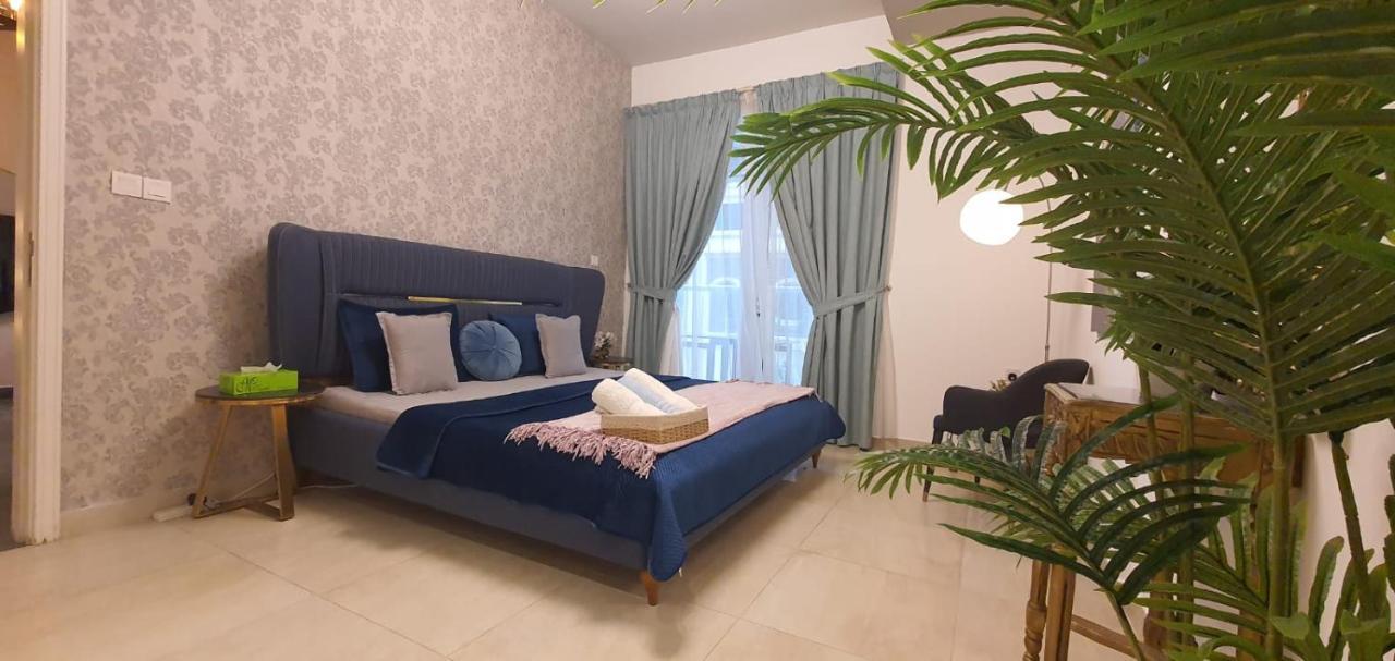 Luxury A Short Drive Away From Downtown Dubai