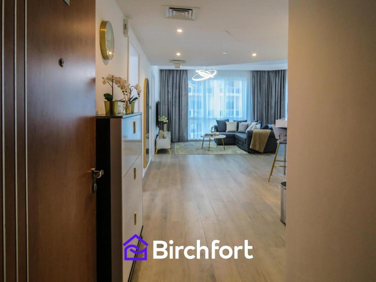 Birchfort - Newly Renovated Huge 2 Bedroom Dubai