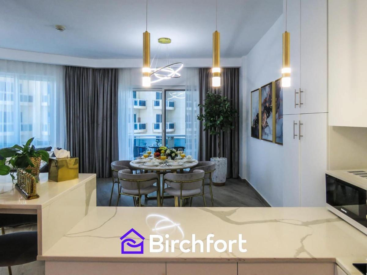 Birchfort - Newly Renovated Huge 2 Bedroom Apartment Dubai