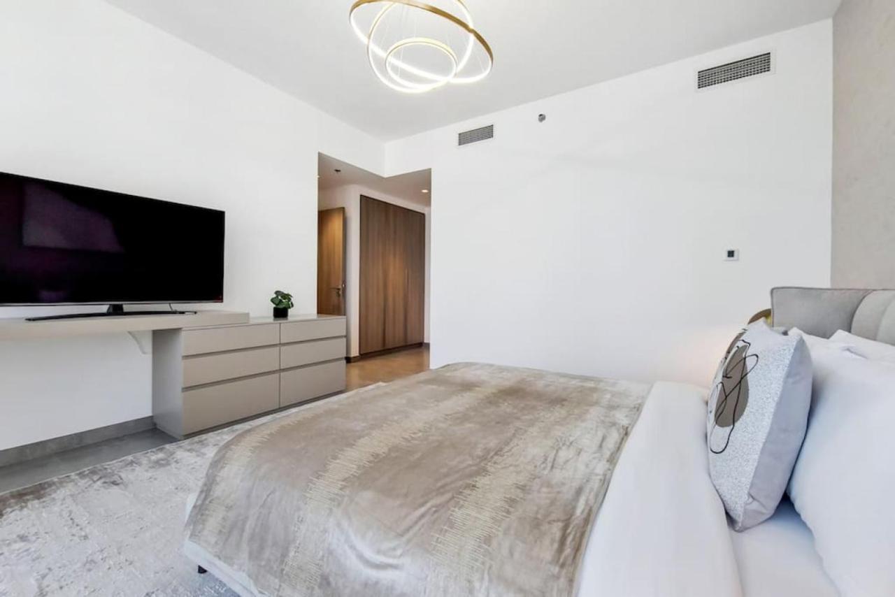 Stella Maris, Marina - Striking Two Bedroom Apartment Dubai