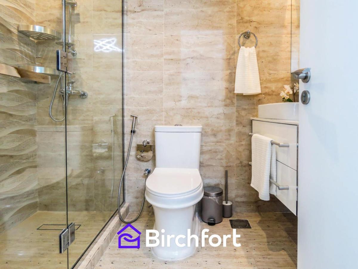 Birchfort - Newly Renovated Huge 2 Bedroom Dubai